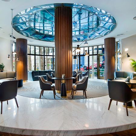 Le Meridien Abu Dhabi Exterior foto The lobby of the hotel