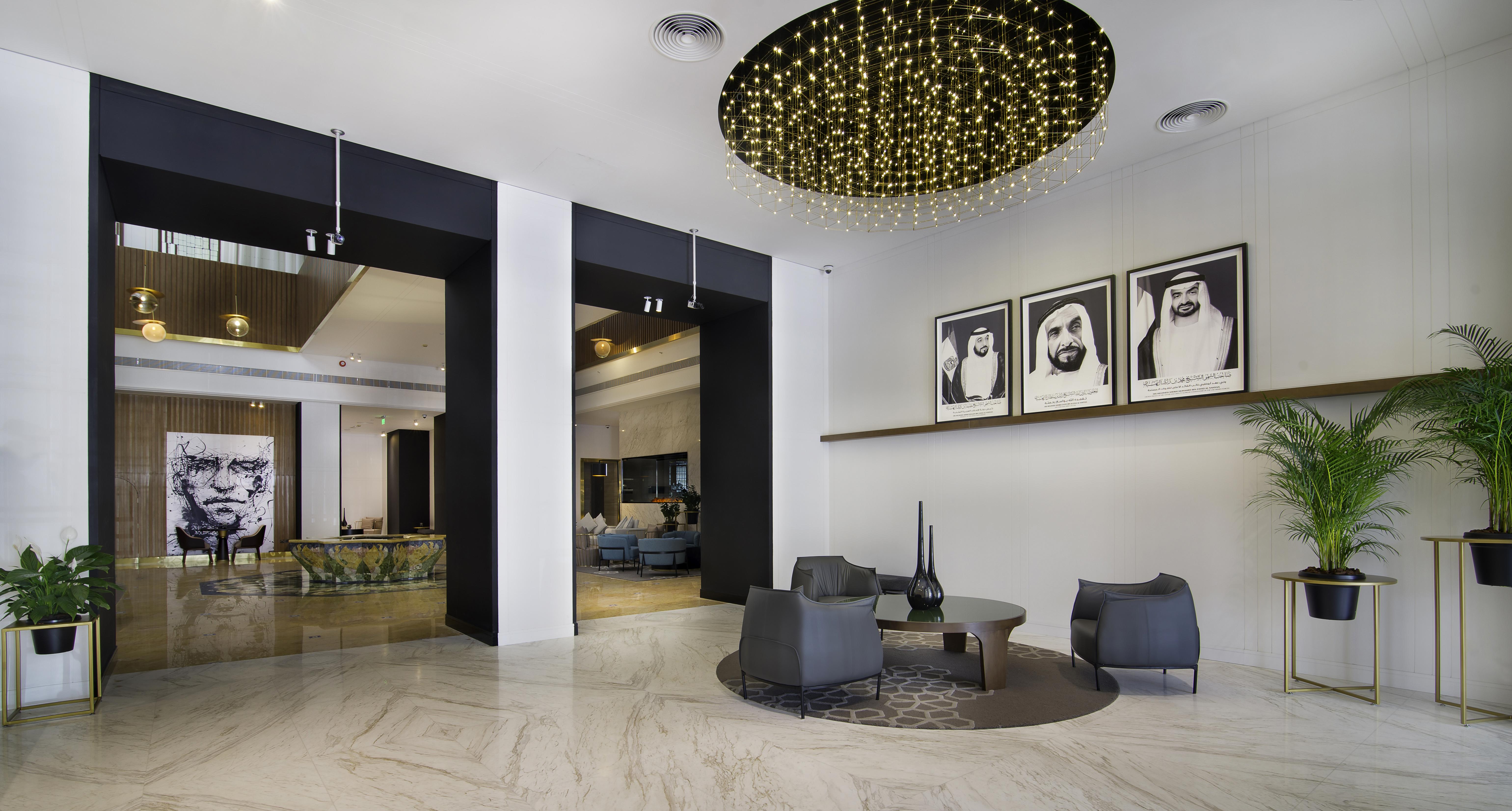 Le Meridien Abu Dhabi Exterior foto The lobby of the hotel