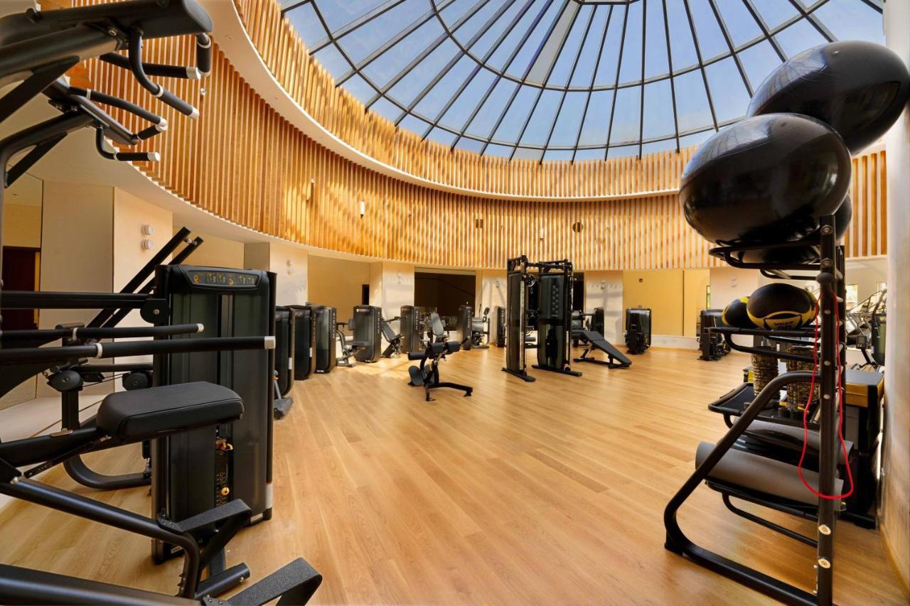 Le Meridien Abu Dhabi Exterior foto The gym at The Dorchester
