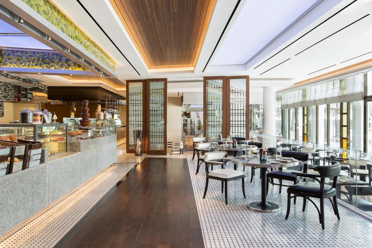 Le Meridien Abu Dhabi Exterior foto The Café