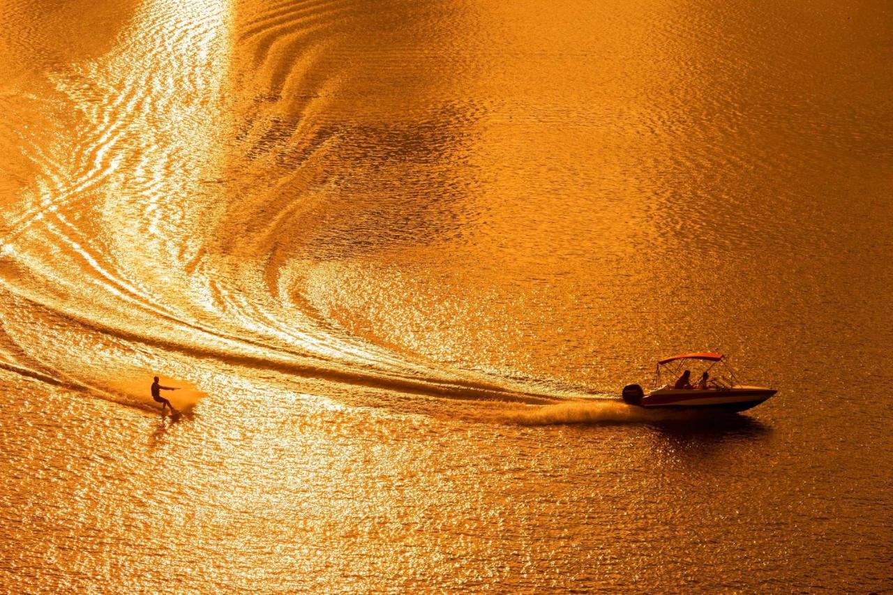 Le Meridien Abu Dhabi Exterior foto Sunset at the Nile