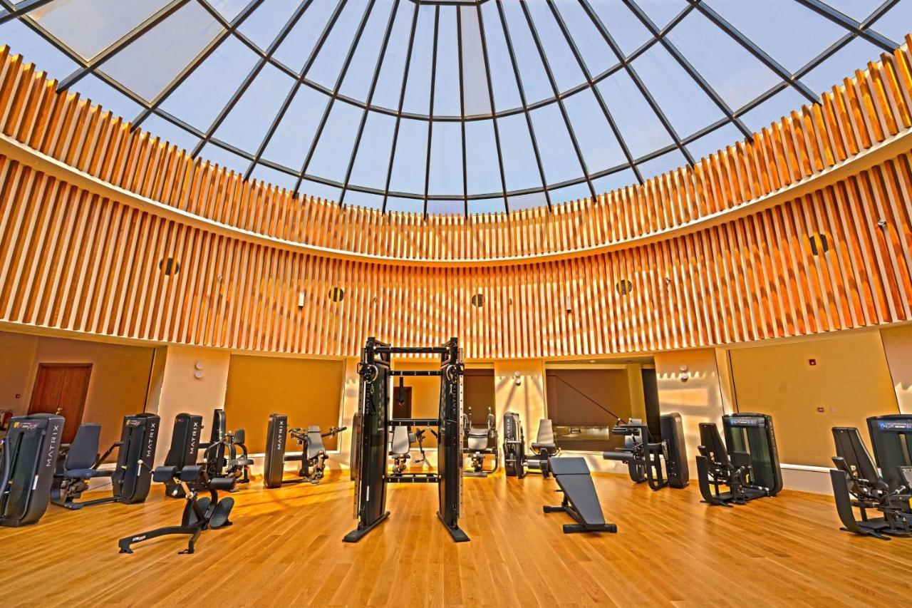 Le Meridien Abu Dhabi Exterior foto The gym at The Dorchester
