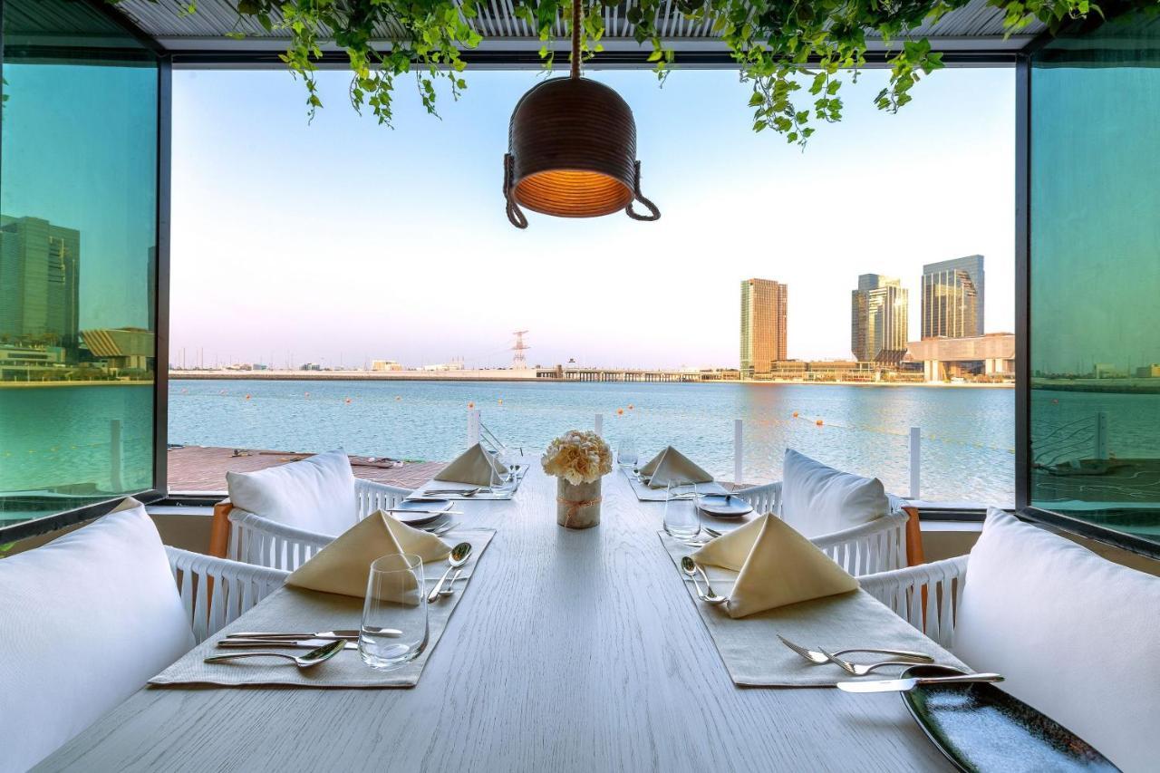 Le Meridien Abu Dhabi Exterior foto View from the restaurant