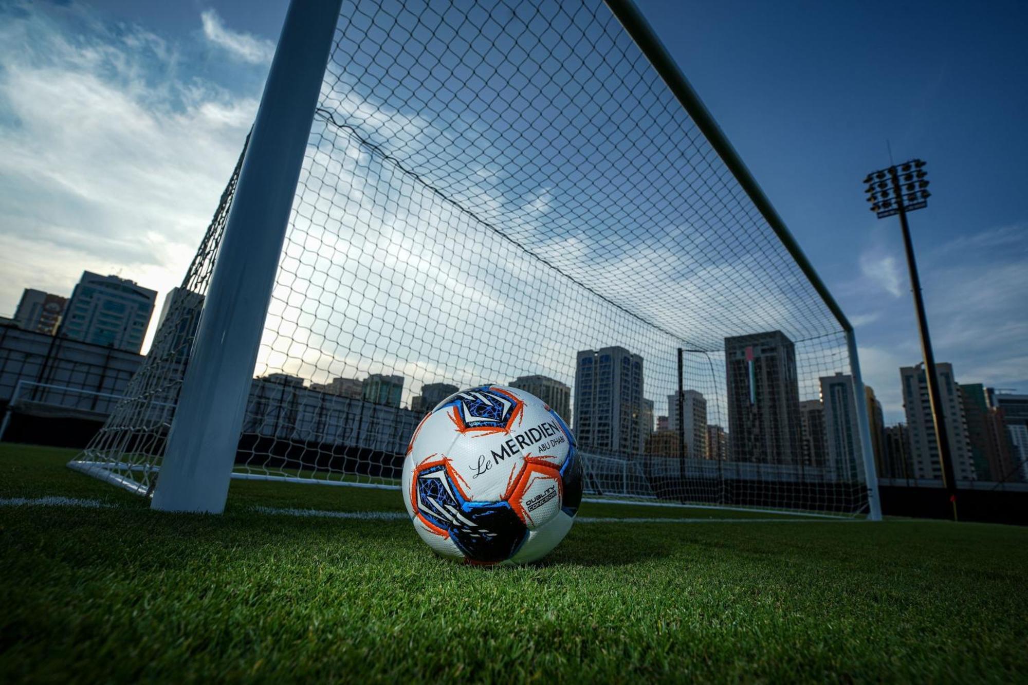 Le Meridien Abu Dhabi Exterior foto A football in front of a goal