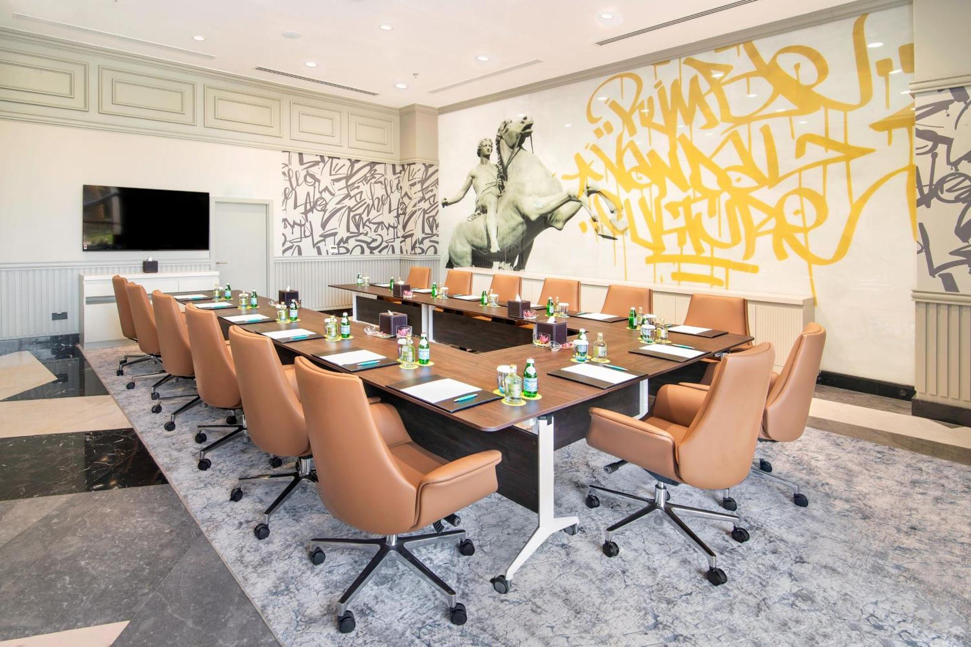 Le Meridien Abu Dhabi Exterior foto Meeting room at the hotel