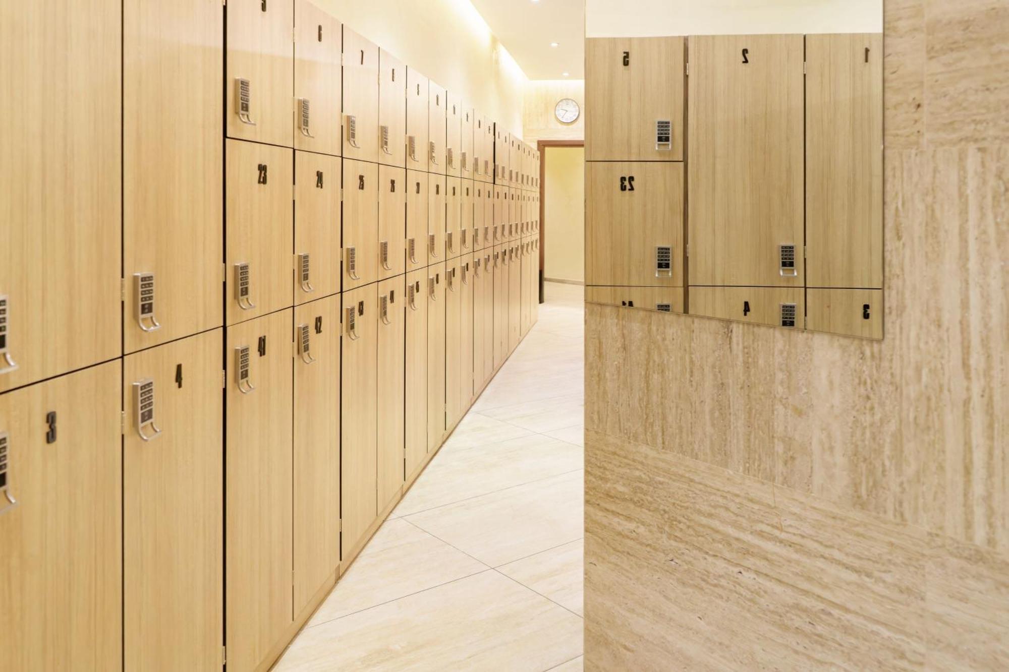 Le Meridien Abu Dhabi Exterior foto A locker room