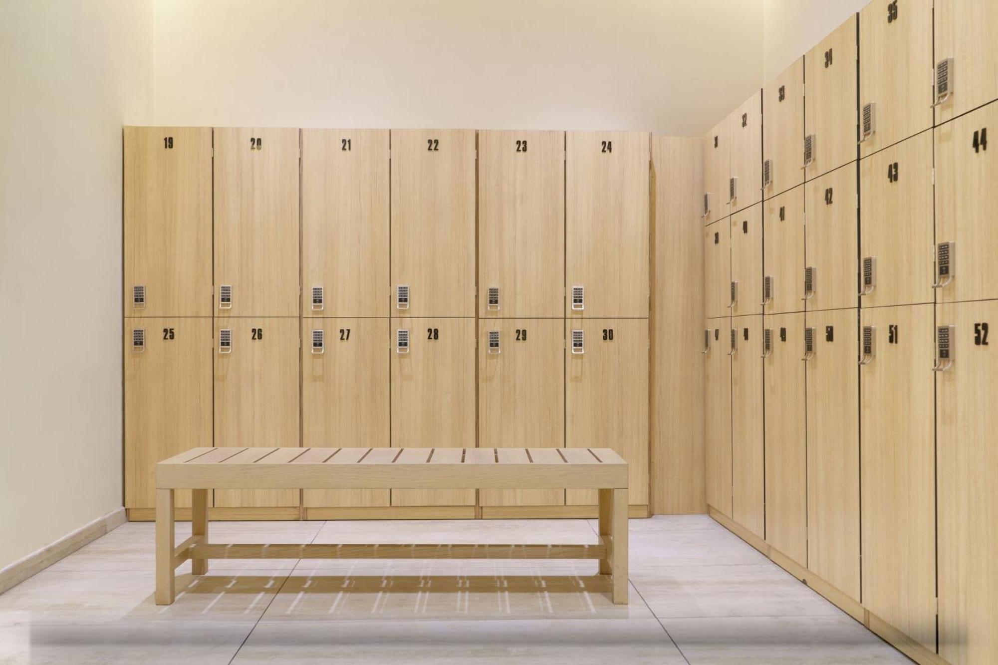 Le Meridien Abu Dhabi Exterior foto A locker room